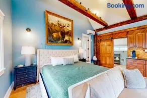 The Lodge - Suite #3 - Image 5