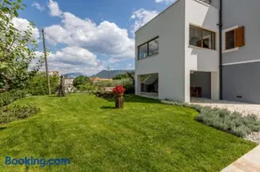 Villa Grey Stone - Image 1