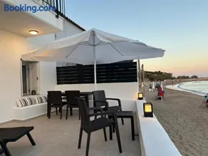 Seaside Luxury Komi Beach Villa - Image 4