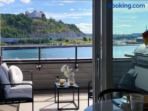 Unmatched Location - Front Row Fjord Apartment - 2 Bedrooms - Image 2