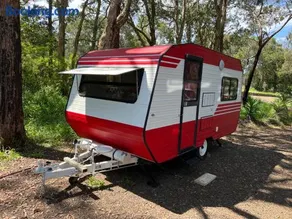 Alice & Elvis, Crescent Head, Retro Caravans with Deck, Bathroom & Outdoor Bath in a Bush Setting near the Beach - Image 2
