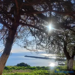Grace, fifteen minutes drive away from the beach - Image 3