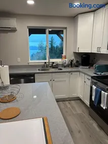 Water & Mountain Views - Family & Pet Friendly - Image 4