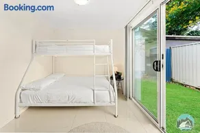Aircabin - Oxley Park - Lovely & Comfy - 2 Beds - Image 2