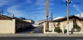 Hollywood Park Motel - Image 1
