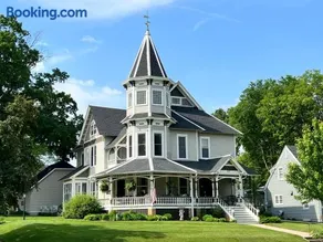Historic Hutch House - Image 1