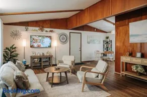 4BR-2BA St Paul Home Near Capital and Downtown - Image 1