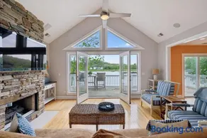 Relaxing Riverfront Family Escape w Private Dock - Image 3
