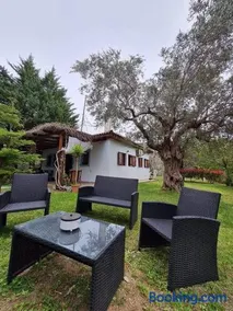 Bill's Garden Villa - Image 1