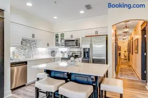 Second Floor Condo with Shared Pool High-Speed WiFi Washer&Dryer & Central AC - Image 3