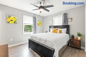 Lusby 5BD Family Home with Private Beach Access - Image 1