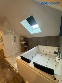 Comfort Jacuzzi New Apartment in Nilvange - Image 1