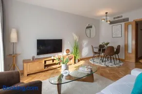 Vivienda con zona de trabajo, piscina y parking - Image 4