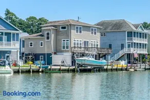 Diving Duck - Waterfront home w Hot tub & Boat dock & King Bed - Image 3