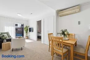 Mounts Bay Apartment Corporate & Couple Stay - Image 3