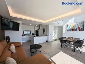R-40-A Corner Villa with jacuzzi - Image 3