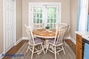 Closest Historic BnB to Ft Moore-Americana Cottage - Image 3