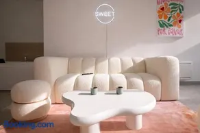 Le Sweet - By BEST KEYS - Suite Design avec Spa Privatif Balnéo - Centre-Ville - Lit Queen Size - Smart TV Netflix - Ambiance Romantique - WiFi Fibre - Check-in Autonome - Image 3