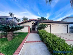 Bright & Spacious 5BR Modern Vacation Home - Near Disneyland & Beaches - Image 1
