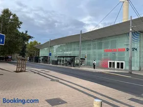 Appartement moderne 43 m2 au cœur de Montpellier, Tramway au pied de l'immeuble, Parking public, Idéal pour 1 à 3 personnes - Image 1