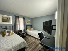 Condo Comforts of HOMME - Image 1