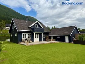 Scenic Private House Surrounded by Nature - Image 1