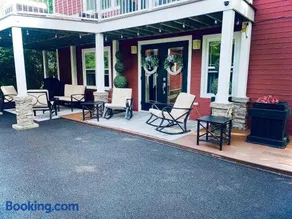 The Beaverpond Getaway Suite - Image 1