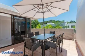 Unit 15 @ Tropical Reef: 2 mins to Four Mile Beach - Image 4