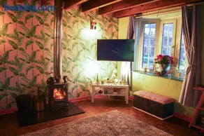 Pink Door Cottage - Image 2