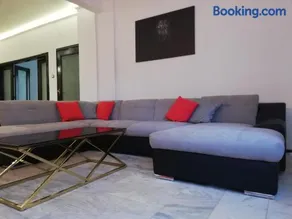 TOP CENTER spacious apartment with free parking - Image 4