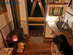 Delightful Shepherd hut - Image 2