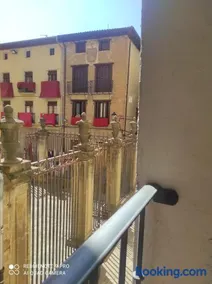 Cálido y acogedor apartamento en el corazón de Puente la Reina - Image 5