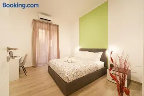 Bee First Guest House Roma - Image 2