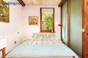 Old Town 2BR Spacious House with Private Garden and Free Parking - Image 2