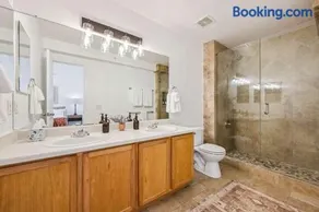 3BR Modern Retreat, Close to DIA & Downtown Denver - Image 2