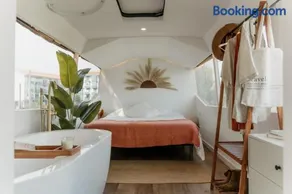Maria Flor Luxury Bus converted home - Image 2