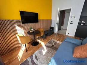 Modern Escape in Award-Winning Residence - Image 1