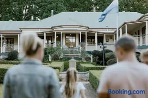 Palatial Queenslander for Groups of Family & Friends! - Image 2