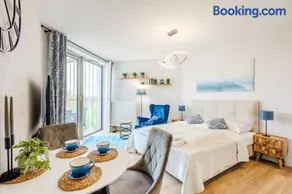 Apartament przy plaży z balkonem i widokiem na morze - Image 1