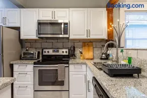 Tranquility House 2BR Central Location in ATL - Image 1