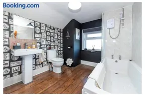 Private Room in Newport - Image 3