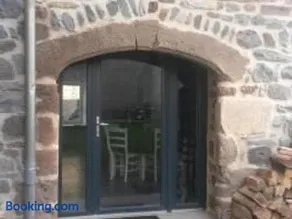 Gîte rénové idéal pour randos et astronomie, calme assuré, proche Puy-en-Velay et activités nature. - Image 1