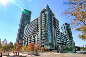 Lakefront living Downtown Toronto - Free Parking, Gym, Indoor Pool - Image 1
