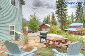 Mountain-View Eden - Spacious Balcony & Fireplaces - Minutes to Lake - Image 2