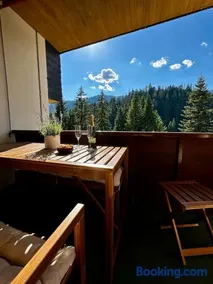HappyLaax - Panoramic Penthouse - Pool, Sauna & Private Parking - Image 2