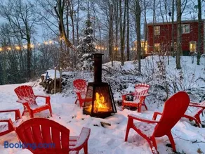 Nature retreat with HOT TUB and lake access & watercraft - Image 1