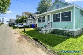 Beachside in Branford - Image 2