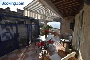 Studio climatisé et sa terrasse privée en villa - Image 1
