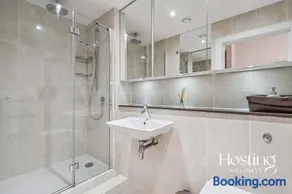 The Kensington Suite - 2Bed Apartment with Parking - Image 3