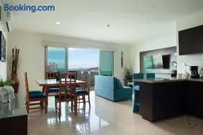 Spacious Apartment with Private Balcony & Ocean View - Brujas - Image 2